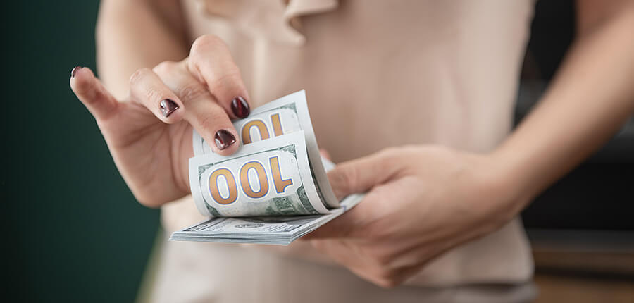 Simppauksen taloustiede: miksi miehet maksavat huomiosta